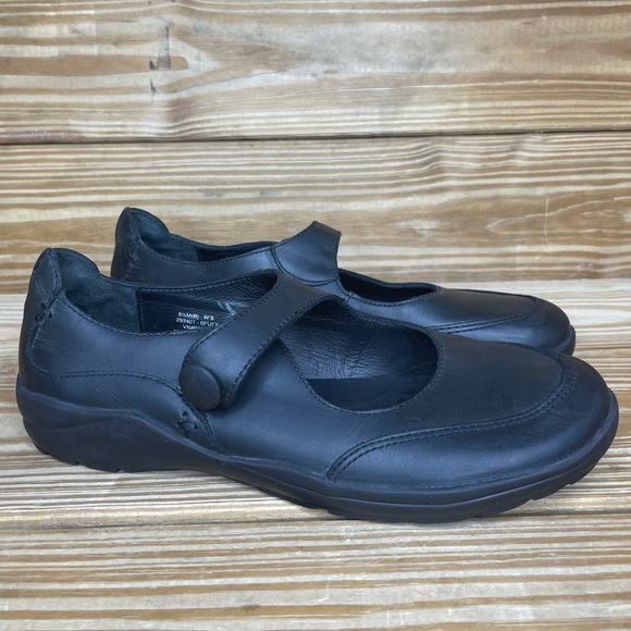 men new model chappal